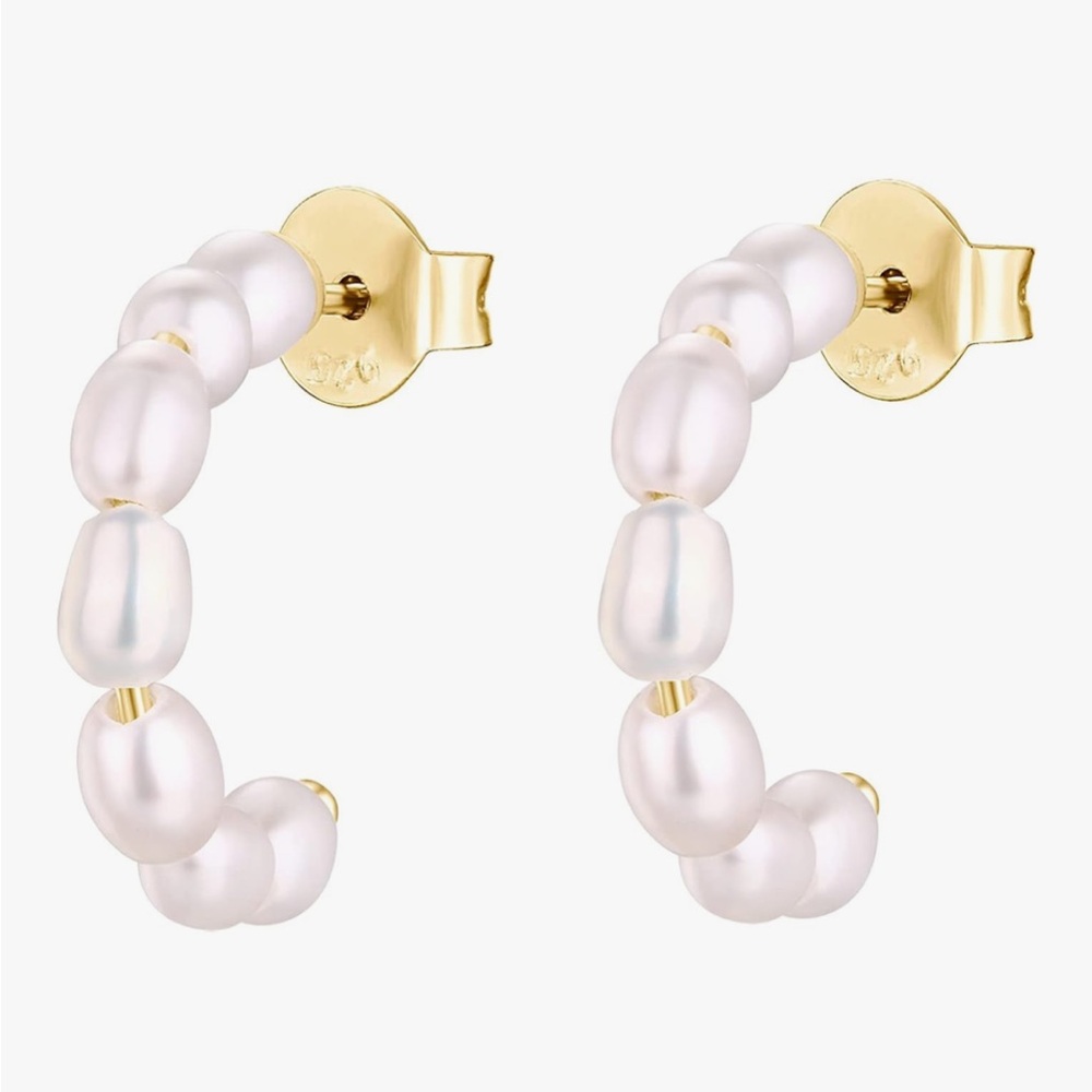Chic Gold and Pearl Hoop Earrings